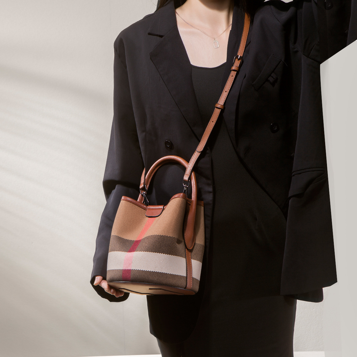 حقيبة حفاضات بتصميم بسيط وعصري - مراجعة Backpack Diaper Bag وسعره