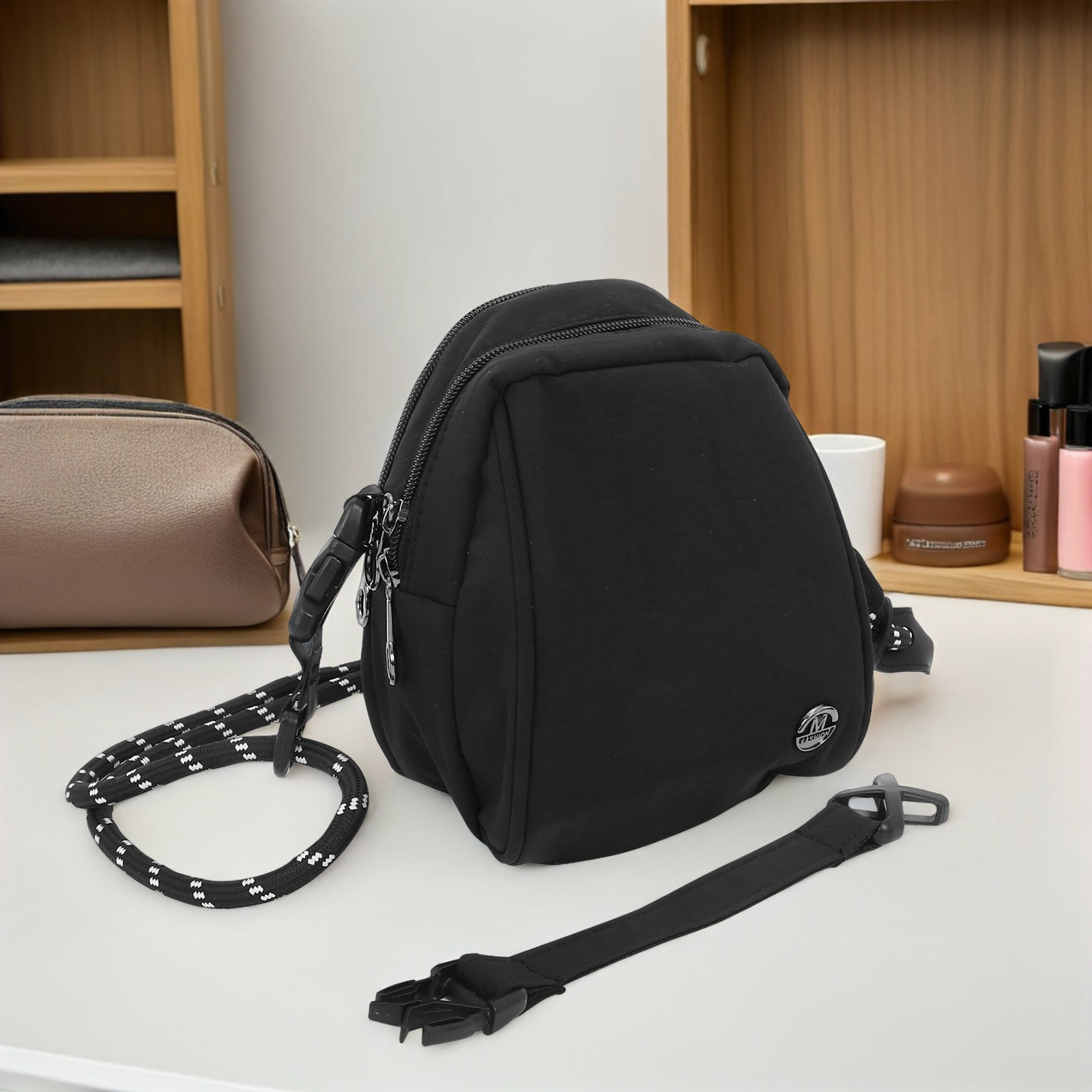 حقيبة خفيفة الوزن سوداء اللون  - مراجعة Mini Backpack Purse وسعره
