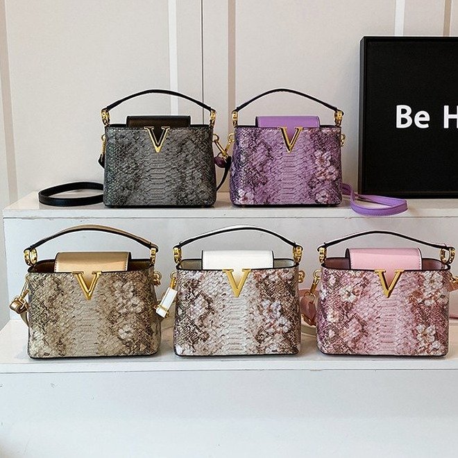 حقيبة ظهر عملية فاخرة بتصميم ب - مراجعة Backpack Diaper Bag وسعره